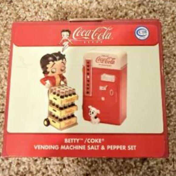 2004 Betty Boop Coca Cola Salt and Pepper Shaker Set Coke Machine